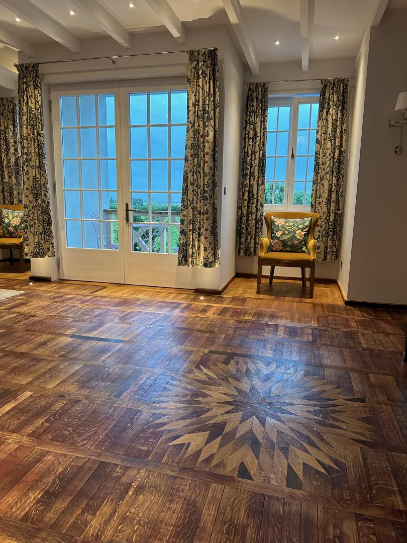 Noua viață a baricurilor de vin: de la maturarea vinului la capodopere de design