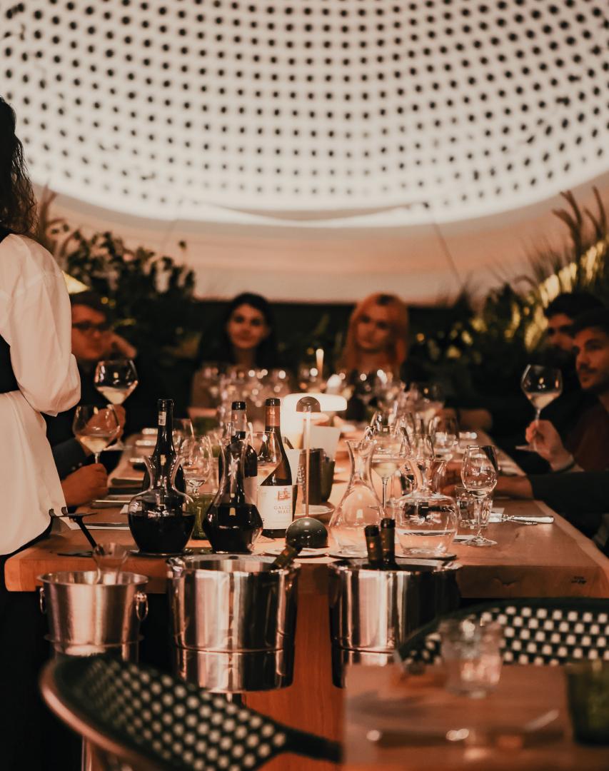 Noua viață a baricurilor de vin: de la maturarea vinului la capodopere de design