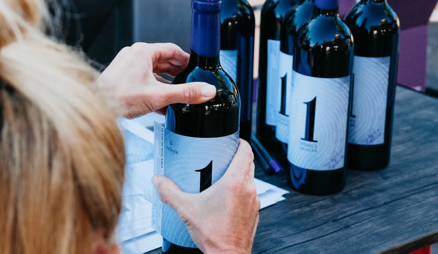 " 1 " Le Vin de Nos Amis